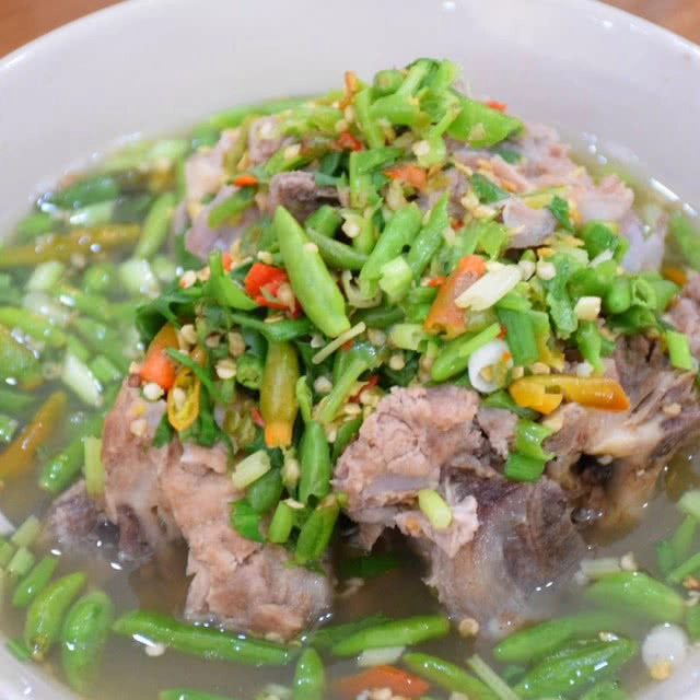 อร่อยปักหมุด  : เลือดหมูบ้านแม่ศรี ต้มเลือดหมูในตำนานแห่งเมืองพัทยา จังหวัดชลบุรี