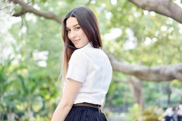 น้องเอมม่า  สาวน้อยลูกครึ่งอังกฤษมากด้วยความสามารถ มาพร้อมอารมณ์ขันและผลงานเพียบ