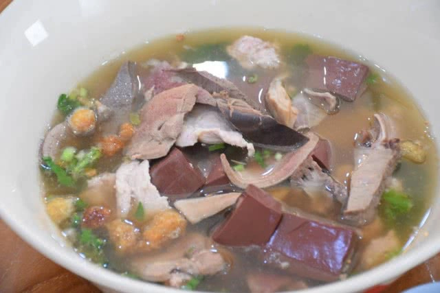 อร่อยปักหมุด  : เลือดหมูบ้านแม่ศรี ต้มเลือดหมูในตำนานแห่งเมืองพัทยา จังหวัดชลบุรี