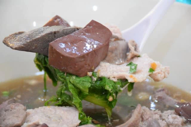 อร่อยปักหมุด  : เลือดหมูบ้านแม่ศรี ต้มเลือดหมูในตำนานแห่งเมืองพัทยา จังหวัดชลบุรี