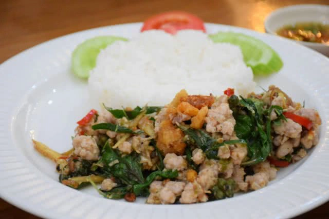 อร่อยปักหมุด  : เลือดหมูบ้านแม่ศรี ต้มเลือดหมูในตำนานแห่งเมืองพัทยา จังหวัดชลบุรี