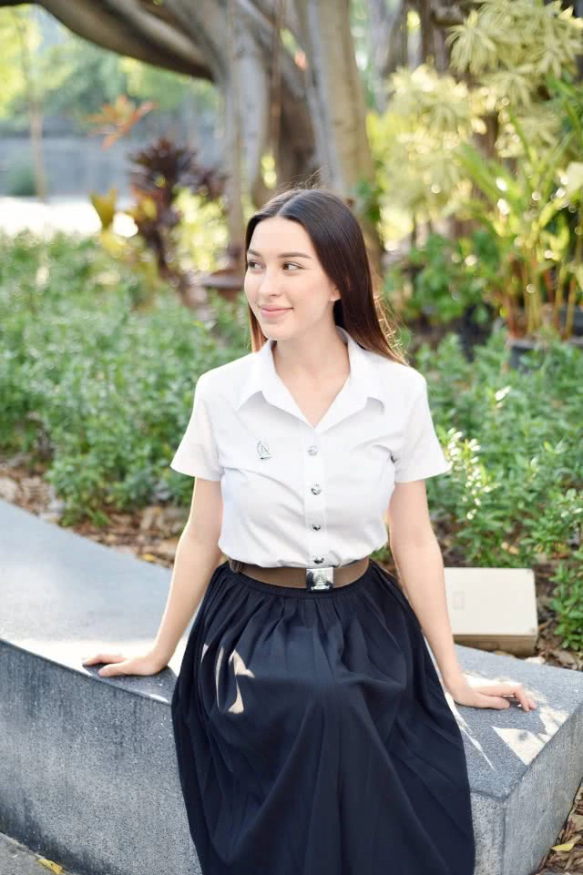 น้องเอมม่า  สาวน้อยลูกครึ่งอังกฤษมากด้วยความสามารถ มาพร้อมอารมณ์ขันและผลงานเพียบ