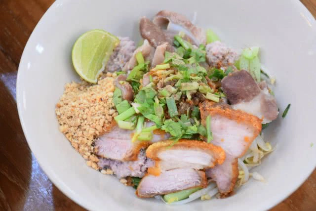 อร่อยปักหมุด  : เลือดหมูบ้านแม่ศรี ต้มเลือดหมูในตำนานแห่งเมืองพัทยา จังหวัดชลบุรี