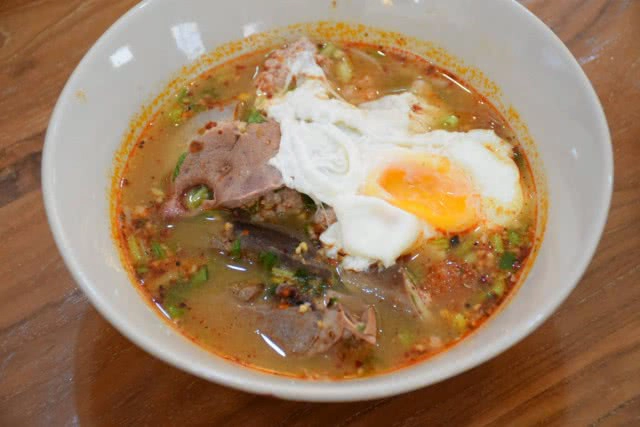 อร่อยปักหมุด  : เลือดหมูบ้านแม่ศรี ต้มเลือดหมูในตำนานแห่งเมืองพัทยา จังหวัดชลบุรี