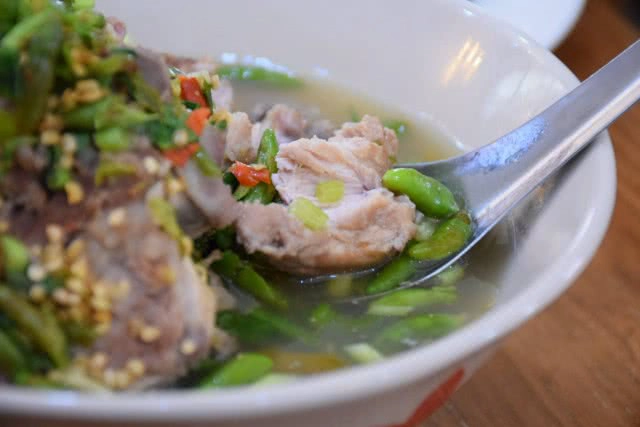 อร่อยปักหมุด  : เลือดหมูบ้านแม่ศรี ต้มเลือดหมูในตำนานแห่งเมืองพัทยา จังหวัดชลบุรี