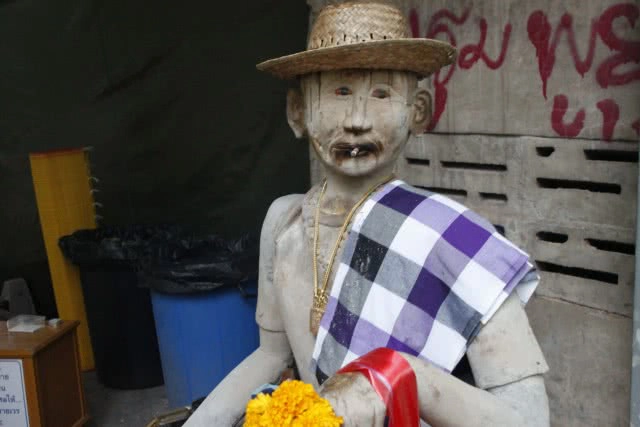 พิสูจน์แหล่งท่องเที่ยวอาถรรพ์... "หุ่นฝังวิญญาณ" ในสำนักสงฆ์ร้างอาจารย์ซ่วน