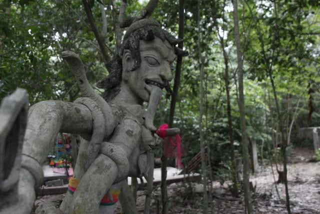 พิสูจน์แหล่งท่องเที่ยวอาถรรพ์... "หุ่นฝังวิญญาณ" ในสำนักสงฆ์ร้างอาจารย์ซ่วน