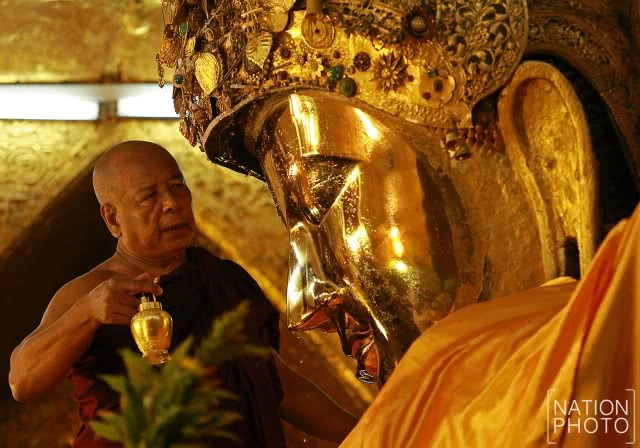 พระมหามัยมุนี พระพุทธรูปมีชีวิต