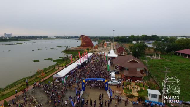 นับพันม่วนนำกัน
ร่วมปั่นงานบุญบั้งไฟยโสธร