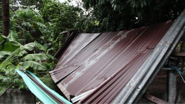 กาฬสินธุ์พายุฝนลูกเห็บระลอกสองบ้านพัง 273 หลังคาเรือน
