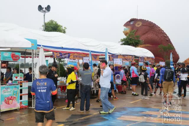 นับพันม่วนนำกัน
ร่วมปั่นงานบุญบั้งไฟยโสธร