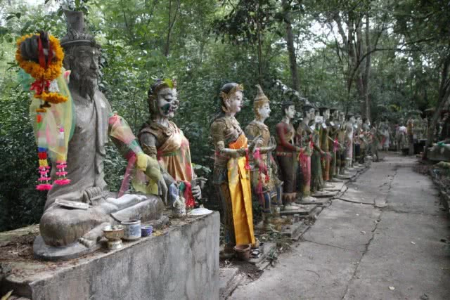 พิสูจน์แหล่งท่องเที่ยวอาถรรพ์... "หุ่นฝังวิญญาณ" ในสำนักสงฆ์ร้างอาจารย์ซ่วน