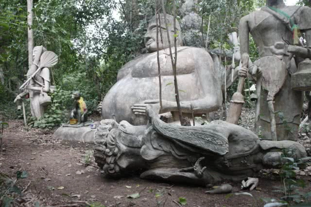 พิสูจน์แหล่งท่องเที่ยวอาถรรพ์... "หุ่นฝังวิญญาณ" ในสำนักสงฆ์ร้างอาจารย์ซ่วน