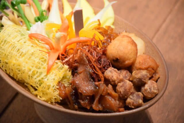 อร่อยปักหมุด : ทานอาหารไทยตำรับคุณยายรสชาติดั้งเดิมและข้าวแช่ชาววัง ที่ห้องอาหาร Siam Tea Room