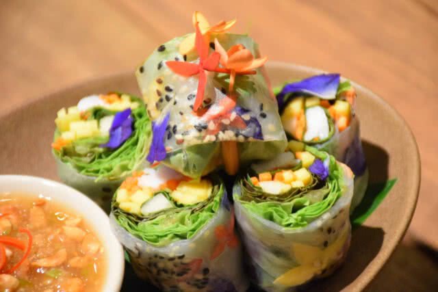 อร่อยปักหมุด : ทานอาหารไทยตำรับคุณยายรสชาติดั้งเดิมและข้าวแช่ชาววัง ที่ห้องอาหาร Siam Tea Room