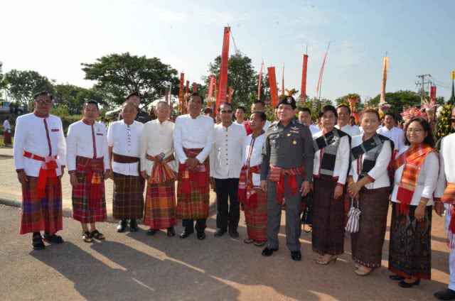 งามตระการตา! ประเพณีสรงน้ำพระธาตุยาคู