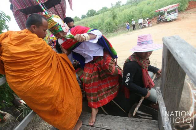 พิธีแห่นาคบนหลังช้าง พิธีเก่าแก่ของชาว จ.สุรินทร์