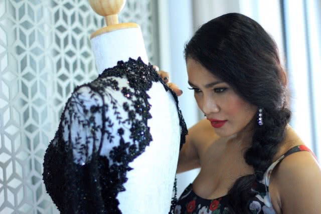 "อ้อม สุกัญญา" เผยชุดเจิดจรัส..พร้อมตะลุยเมืองคานส์