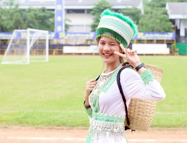 คิดจะจีบต้องตามให้ทัน !!
ลมกรดสาวม้ง ทั้งเก่ง ทั้งสวย