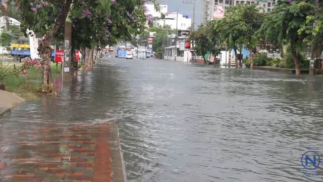 ฝนซัดเมืองพัทยาทำถนนสายสามน้ำท่วมขังสูง 50 ซม.