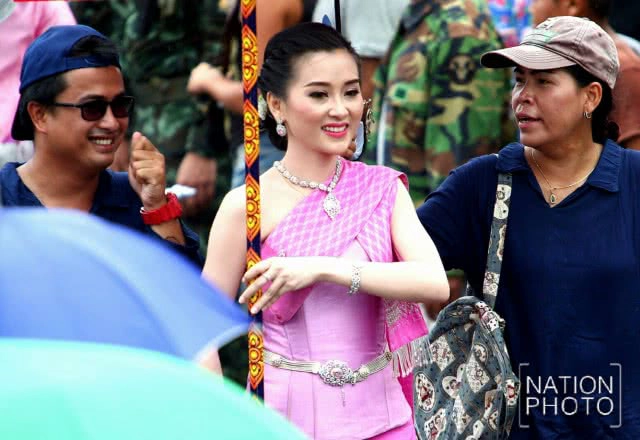 ละลานตา! งานประเพณีบุญบั้งไฟยโสธร 2560