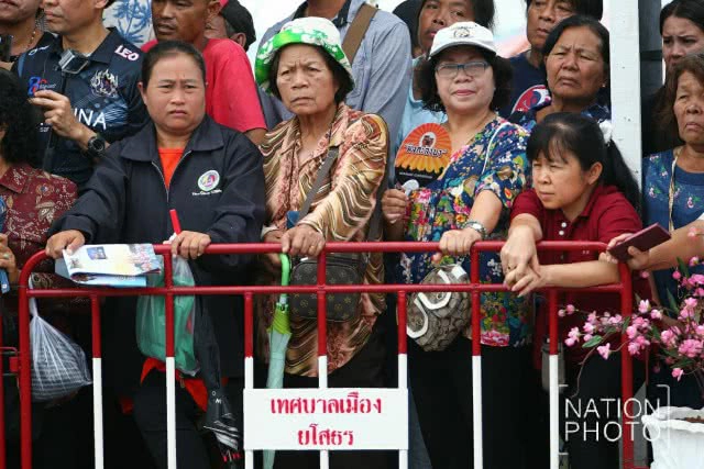 ละลานตา! งานประเพณีบุญบั้งไฟยโสธร 2560