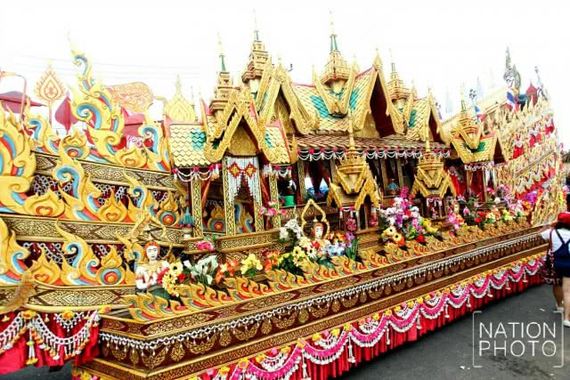 ละลานตา! งานประเพณีบุญบั้งไฟยโสธร 2560