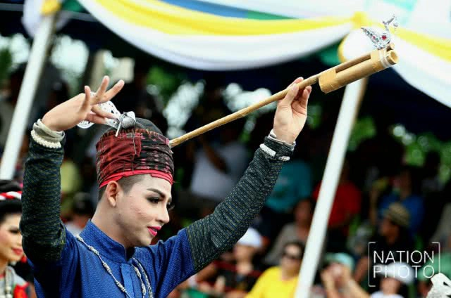 ละลานตา! งานประเพณีบุญบั้งไฟยโสธร 2560