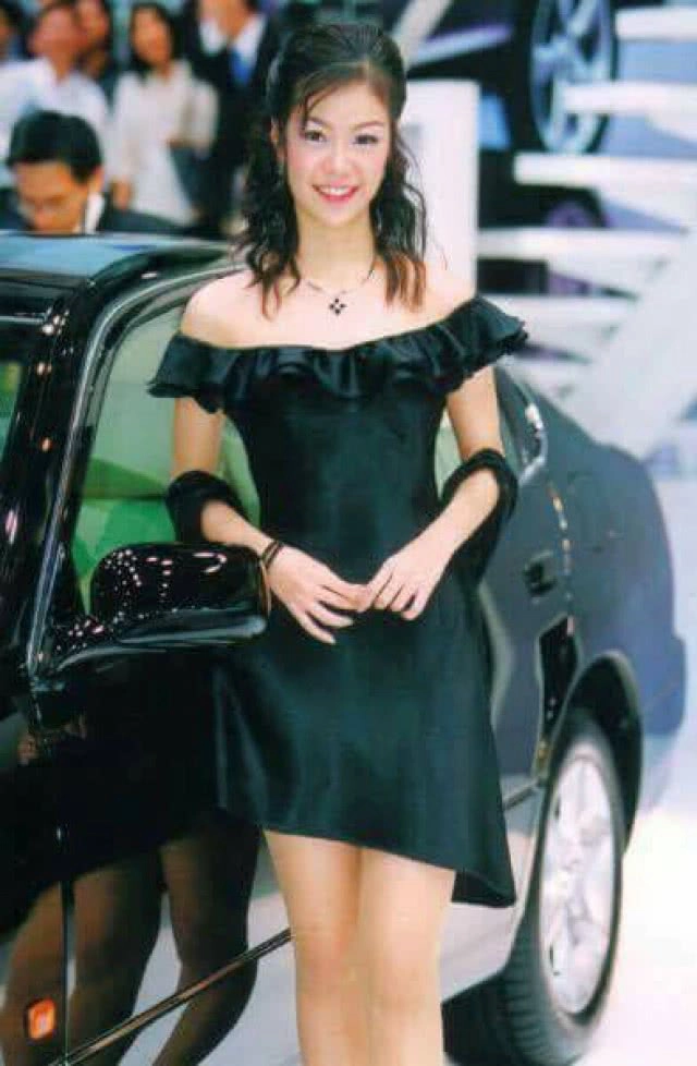 เปิดตัวเต็ง ขุ่นแม่สายสตรอง!!
"กุ๊กไก่" มานิสา ซิว "มิสซิสยูนิเวิร์สฯ"