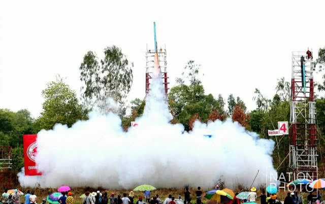 จุดบั้งไฟ ประเพณีบุญบั้งไฟยโสธร ประจำปี 2560