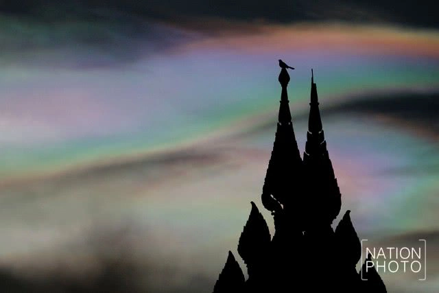 ปรากฏการณ์ "เมฆสีรุ้ง"