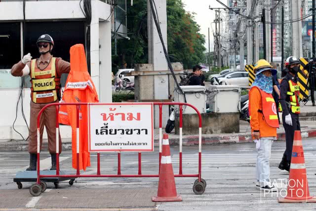 สภาพการจราจรบริเวณแยกรัชโยธิน ในวันเปิดเทอมวันแรก