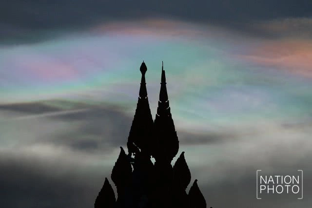 ปรากฏการณ์ "เมฆสีรุ้ง"