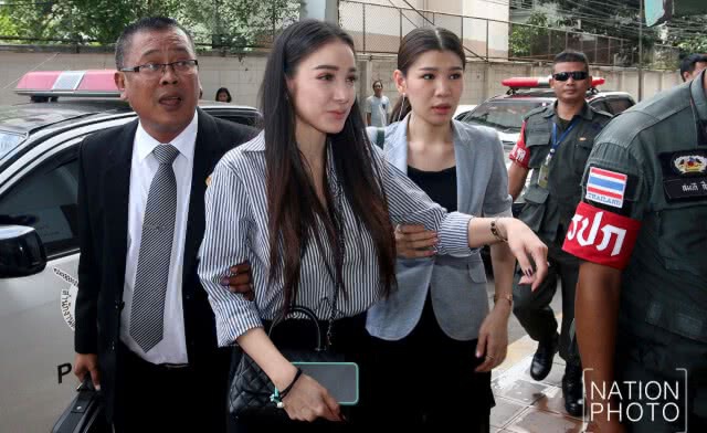 นำตัว "แพท ณปภา" ยื่นคำร้องฝากขังต่อศาลอาญา