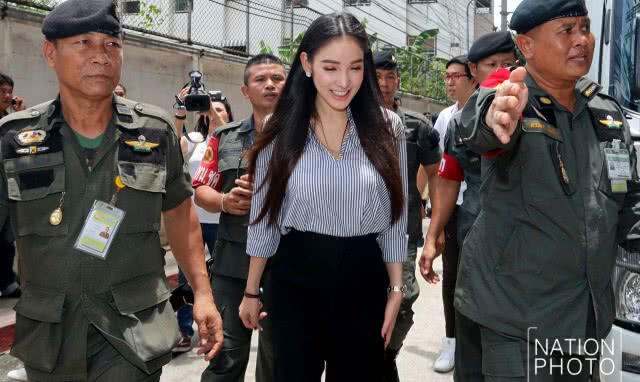 นำตัว "แพท ณปภา" ยื่นคำร้องฝากขังต่อศาลอาญา