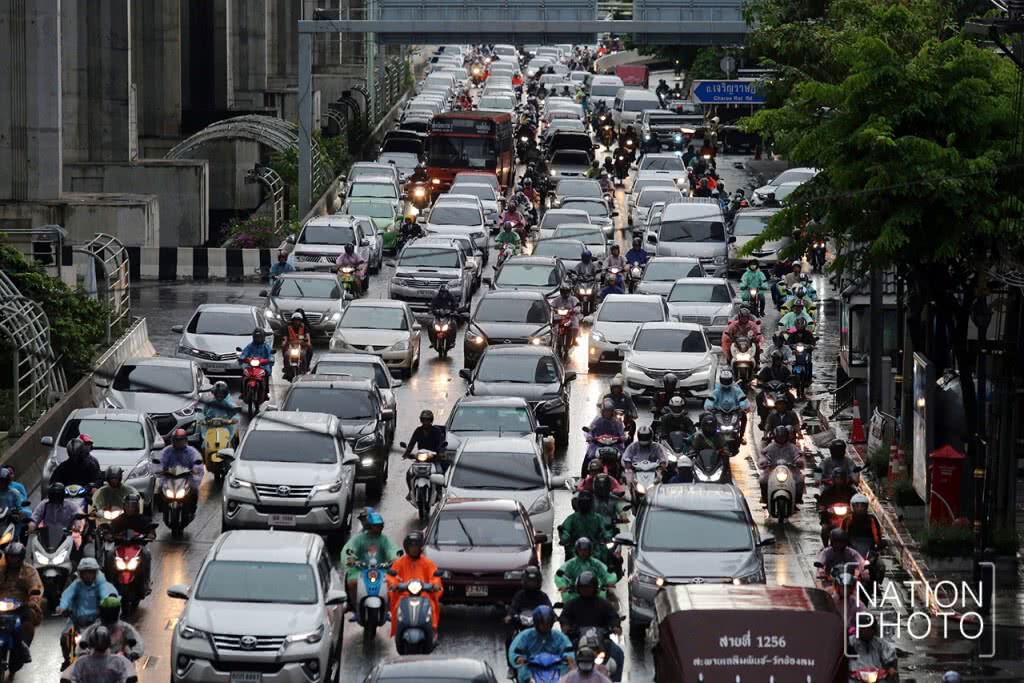 สภาพจราจรบนสะพานตากสินมุ่งหน้าแยกสุรศักดิ์ สภาพจราจรบนสะพานตากสินมุ่งหน้าแยกสุรศักดิ์