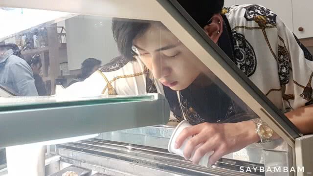 เซอร์ไพรส์!! "แบมแบม GOT7" บินเงียบมาเป็นพ่อค้าคนหล่อ