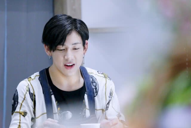 เซอร์ไพรส์!! "แบมแบม GOT7" บินเงียบมาเป็นพ่อค้าคนหล่อ