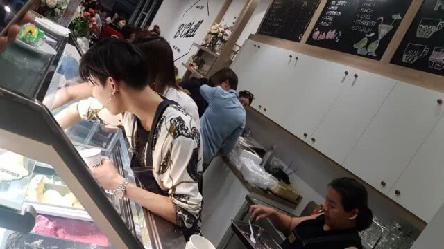 เซอร์ไพรส์!! "แบมแบม GOT7" บินเงียบมาเป็นพ่อค้าคนหล่อ