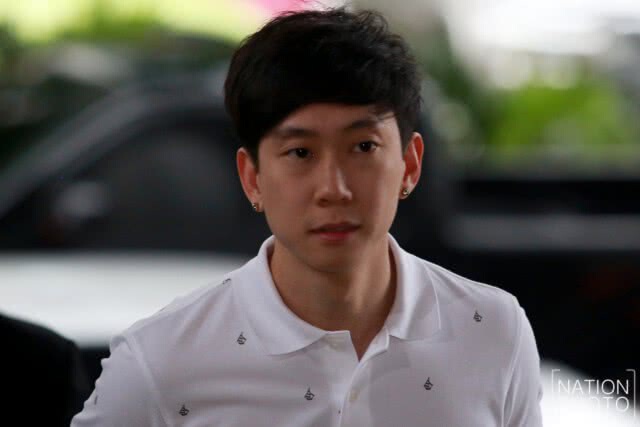 เบนซ์ เรซซิ่ง รายงานตัวศาลอาญา
เปิดใจ "ไม่คิดหนีคดี"