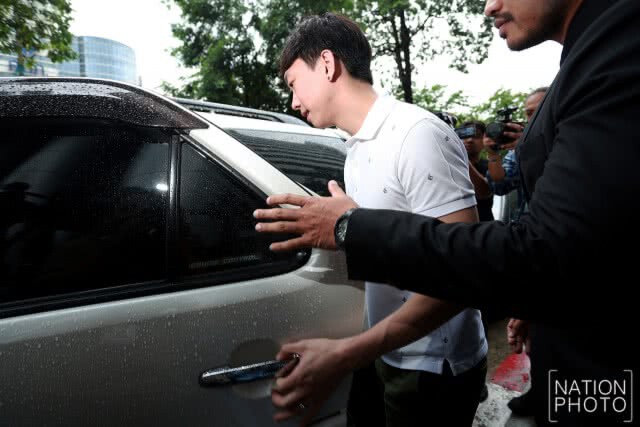 เบนซ์ เรซซิ่ง รายงานตัวศาลอาญา
เปิดใจ "ไม่คิดหนีคดี"