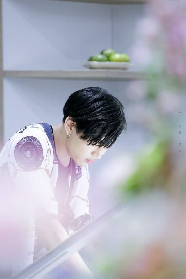 เซอร์ไพรส์!! "แบมแบม GOT7" บินเงียบมาเป็นพ่อค้าคนหล่อ