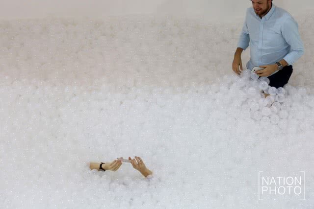 ครั้งแรกในเอเชีย! The Beach by Snarkitecture ร่วมแหวกว่ายทะเลบอลพลาสติกกว่า 2.5 แสนลูก