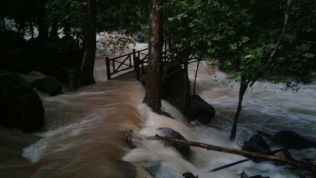 ฝนตกหนักต่อเนื่อง อุทยานแห่งชาติน้ำตกพลิ้ว ประกาศปิดชั่วคราว