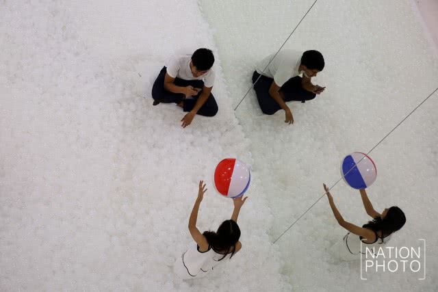 ครั้งแรกในเอเชีย! The Beach by Snarkitecture ร่วมแหวกว่ายทะเลบอลพลาสติกกว่า 2.5 แสนลูก