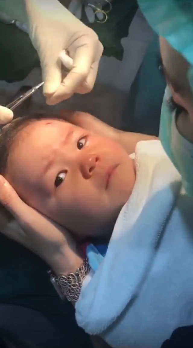 น้องอัญญ่า" หนูน้อยสุดแกร่ง
เย็บแผลสด..ไม่ร้องสักนิด