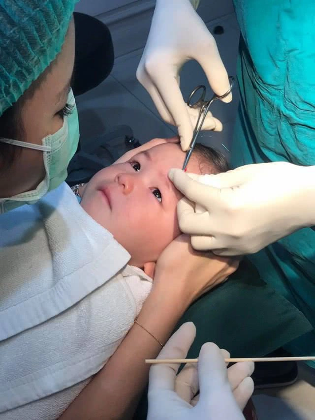 น้องอัญญ่า" หนูน้อยสุดแกร่ง
เย็บแผลสด..ไม่ร้องสักนิด