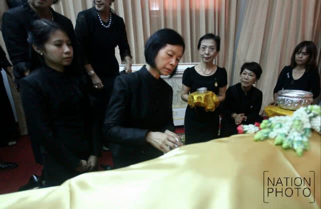 พิธีรดน้ำศพ "ชินกร ไกรลาศ" ศิลปินแห่งชาติ