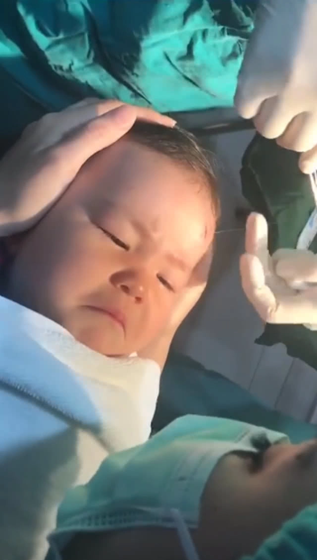 น้องอัญญ่า" หนูน้อยสุดแกร่ง
เย็บแผลสด..ไม่ร้องสักนิด