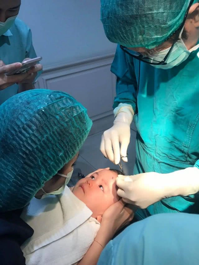 น้องอัญญ่า" หนูน้อยสุดแกร่ง
เย็บแผลสด..ไม่ร้องสักนิด